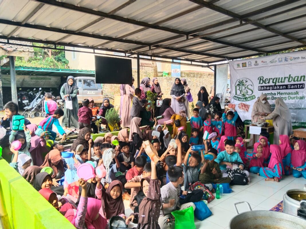 QurbanQu TaqwaQU 1447 H, Pesantren At-Taqwa Salurkan Daging Qurban untuk 720 Penerima Manfaat QurbanQu TaqwaQU 1447 H, Pesantren At-Taqwa Salurkan Daging Qurban untuk 720 Penerima Manfaat